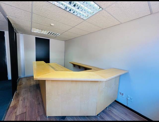 1,300M² OFFICE TO LET IN RANDJESPARK